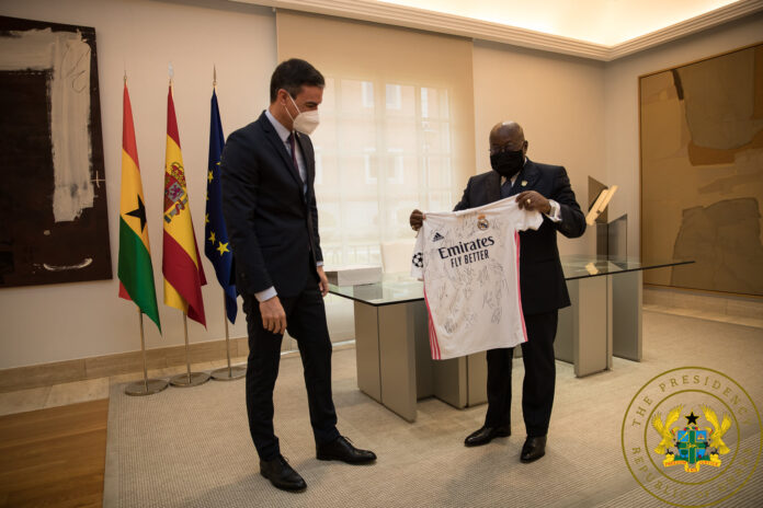 Nana Addo receives his Real Madrid jersey
