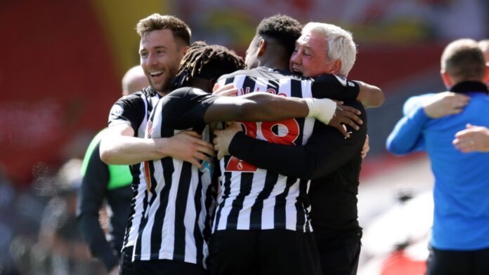 Joe Willock celebrates with Newcastle manager Steve Bruce after scoring against Liverpool