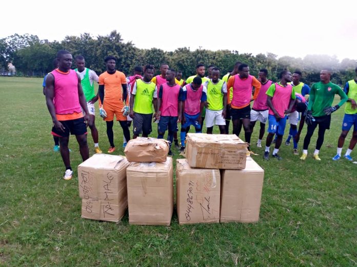 RTU receives the items donated by Baba Rahman