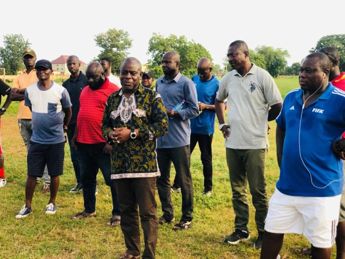 The Elder Brother of Former Minority Leader and Principal of Tamale College of Education, Dr Iddrisu Sulemana on Wednesday paid a visit to Karela United, ahead of their weekend Betpawa Premier League encounter with Real Tamale United.